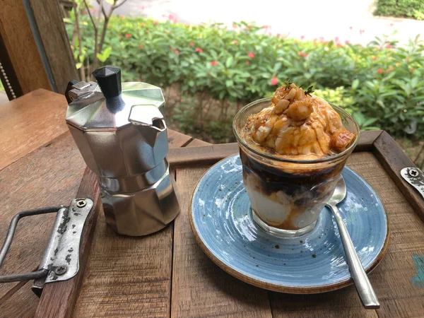 Masada dondurmalı Affogato kahvesi.