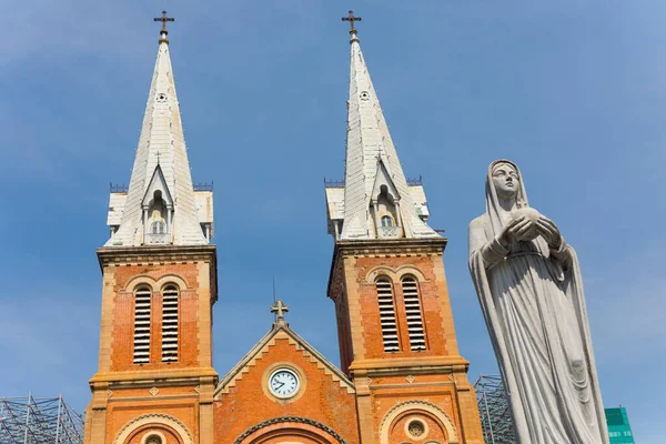 Catedral Notre Dame Com Céu Azul Chi Minh City Vietnã — Fotografia de Stock