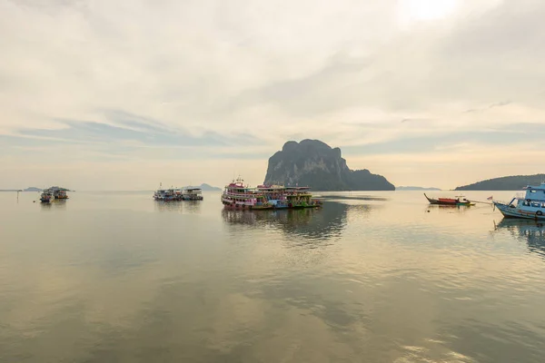 Транг Таиланд Января 2019 Года Первозданный Вид Противопожарную Лодку Стоящую — стоковое фото