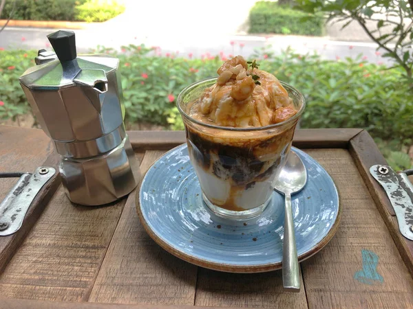Masada dondurmalı Affogato kahvesi.