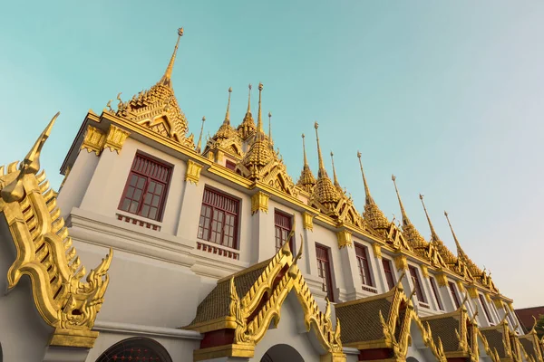 Loha Prasat在泰国曼谷Wat Ratchanatdaram Woravihara寺庙翻新后 — 图库照片