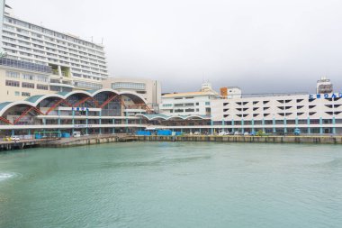 Okinawa, Japonya - 11 Haziran 2019: Naha, Okinawa, Japonya 'da Tomarin Terminali yağmurlu bir günde 11 Haziran 2019.