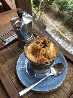 Masada dondurmalı Affogato kahvesi.