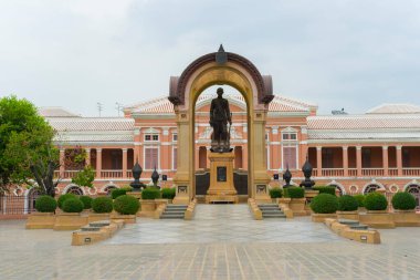 Şehirdeki güzel anıtın manzarası