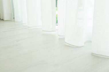 Arkaplanı bulanık beyaz oda içi