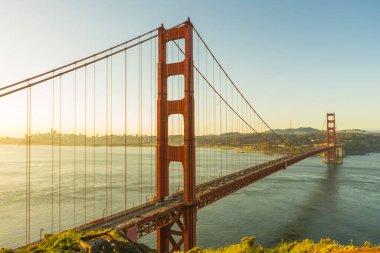 San Francisco, Kaliforniya 'daki Golden Gate Köprüsü' nün güzel alacakaranlık sahnesi.
