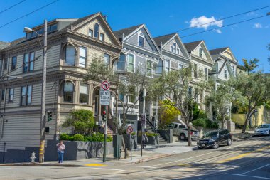 SAN FRANCISCO, ABD - 18 Nisan 2018: San Francisco, CA 'nın tipik evleri
