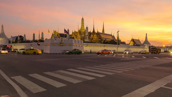 Bangkok Thailand 2019 Straßenverkehr Vor Dem Wat Phra Kaew Tempel — Stockfoto