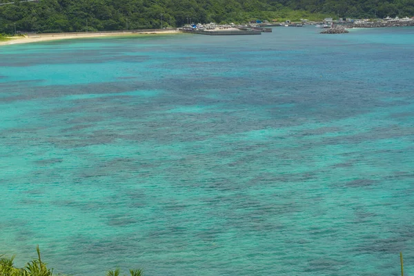 美丽的热带海滩 有大海和海岸线 — 图库照片