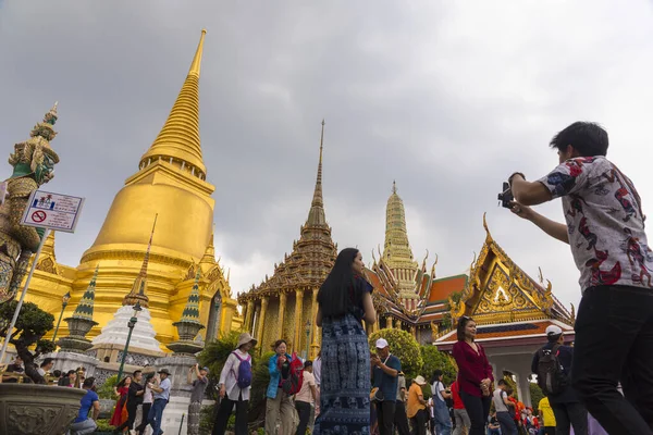 Bangkok Thailand October 2019 Many Tourists Sightseeing Grand Palace Thailand — Stock Photo, Image