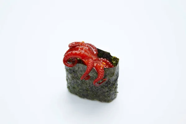 Maki Sushi Med Bläckfisk Isolerad Vit Bakgrund — Stockfoto