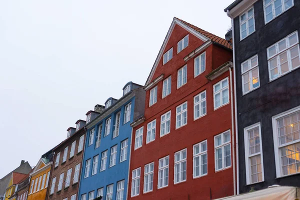 Kolorowe Fasady Nasypu Nyhavn Wzdłuż Kanału Nyhavn Kopenhadze Dania — Zdjęcie stockowe