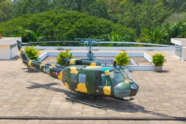 Мин Вьетнам Октября 2019 Года Старый Вертолет Вьетнамской Войны Крыше — стоковое фото