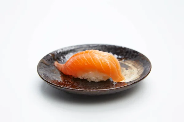 Sushi Roll Met Zalm Witte Achtergrond — Stockfoto