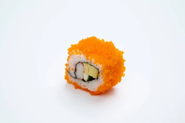 白底鲑鱼和鳄梨寿司卷 — 图库照片