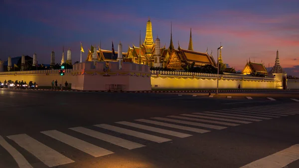 Bangkok Thailand Oct 2019 Street Traffic Front Wat Phra Kaew — Stock Photo, Image