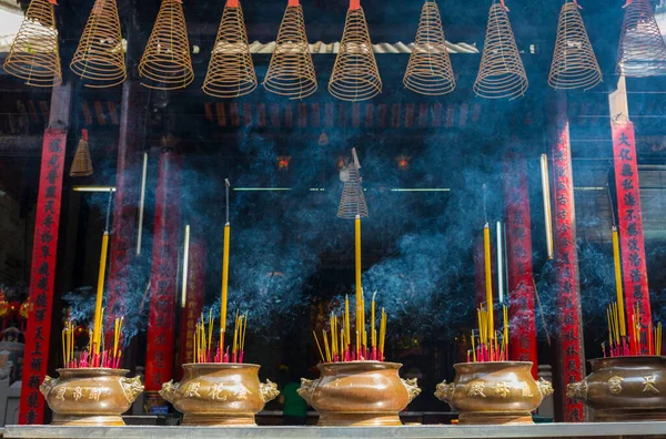 Brännande Rökelse Pinnar Chua Thien Hau Pagoda Chi Minh City — Stockfoto