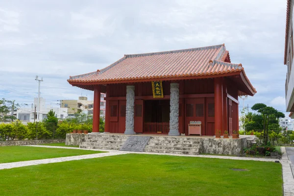Okinawa Japonia Czerwca 2019 Świątynia Shiseibyo Błękitne Niebo Naha Okinawa — Zdjęcie stockowe