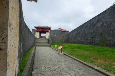 Okinawa, Japonya - 8 Haziran 2019: Shuri Kalesi 'nin 8 Haziran 2019' da Japonya 'nın Naha, Okinawa kentindeki dünya mirası.
