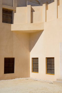 Doha, Katar 'da açık avlusu olan geleneksel Arap mimarisi.