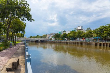 Ho Chi Minh, Vietnam - 17 Ekim 2019: Ho Chi Minh City, Vietnam 'daki Saigon Nehri kanalı