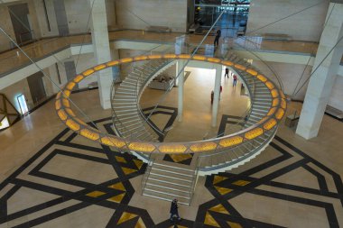 Doha, Katar - 23 Kasım 2019: Doha 'daki İslam Sanatları Müzesi İç Görünümü, 23 Kasım 2019.