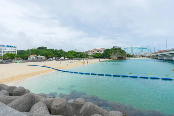 Okinawa Japonia Czerwca 2019 Niezidentyfikowani Ludzie Podróżują Plaży Naminoue Naha — Zdjęcie stockowe