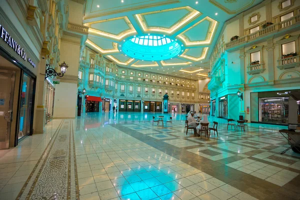 Doha Qatar Nov 2019 People Shopping Famous Villaggio Mall Shopping — Stock Photo, Image