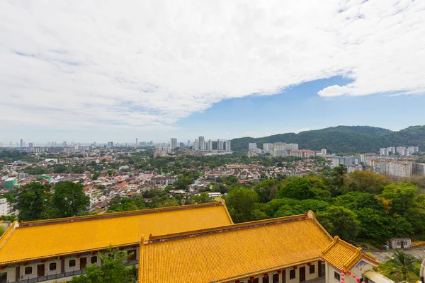 Penang Malezja Lutego 2019 Żółte Dachy Świątyni Kek Lok Pejzażem — Zdjęcie stockowe