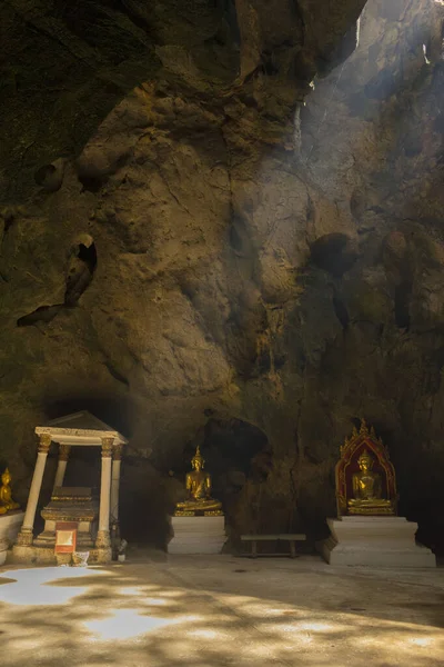 Phetchaburi Thaiföld 2018 November Golden Buddhas Khao Luang Cave Phetchaburi — Stock Fotó