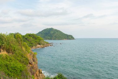 Güzel deniz ve sahil manzarası