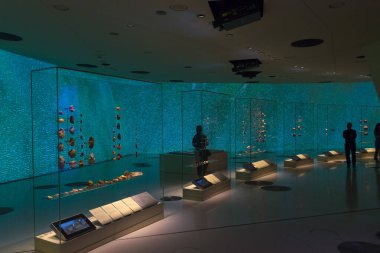 Doha, Katar - 23 Kasım 2019: Katar 'ın Doha kentindeki Ulusal Katar Müzesi' nin iç görünümü