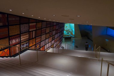 Doha, Katar - 23 Kasım 2019: Doha 'daki Katar Ulusal Müzesi' nin iç görünümü, 23 Kasım 2019.