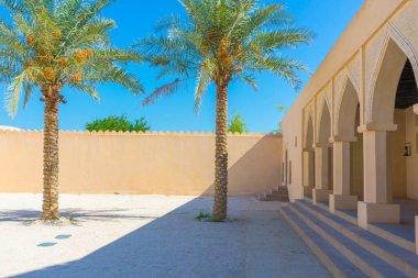 Doha, Katar 'da açık avlusu olan geleneksel Arap mimarisi.