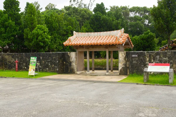 2019年6月9日 2019年6月9日沖縄の海洋博公園にある沖縄村の伝統的建築 — ストック写真