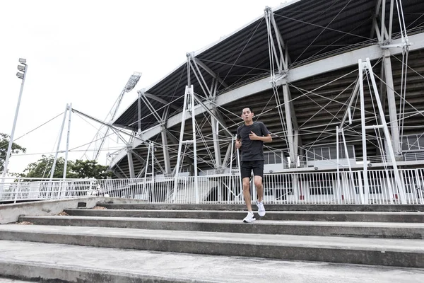 Joven Atleta Asiático Corriendo Delante Del Estadio Hombre Entrena Aire — Foto de Stock