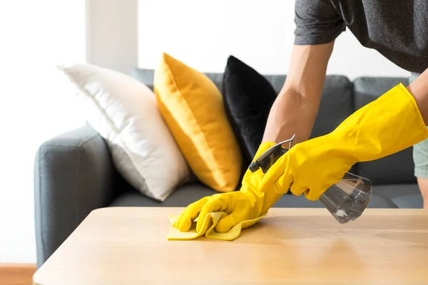 Oberflächen Mit Desinfektionsspray Mit Handtuch Und Handschuhen Reinigen Covid Prävention — Stockfoto