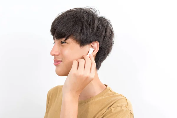 Alegre Guapo Chico 12Y Usando Auriculares Sonriendo Sobre Fondo Blanco — Foto de Stock