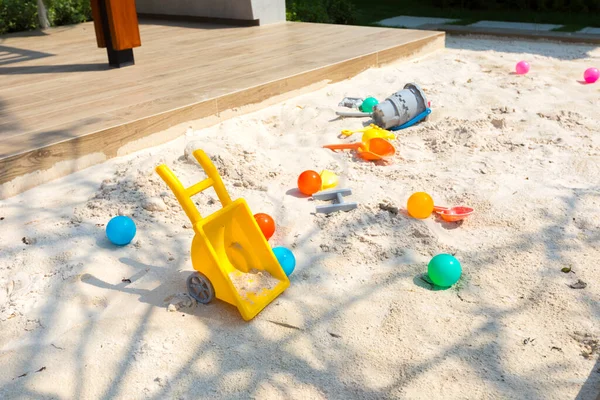 Çocuk oyuncakları oyun parkında Sandbox 'ta.