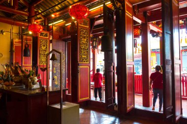 Hatyai, Tayland - 3 Ekim 2020: Songkhla, Tayland 'da Nang Ngam Yolu' nda bulunan Songkhla Şehri Sütun Tapınağı 'nın iç görünümü (Shern Wang Miao) 3 Ekim 2020.