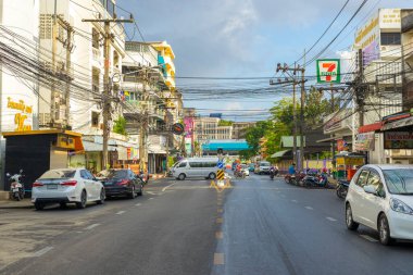 Hatyai, Tayland - Mar 6. 2021: Mar 6. 2021 'de Tayland' ın Hat Yai kentindeki sokak hayatı ve binaların manzarası.