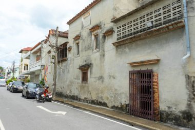 Songkhla, Tayland - 3 Ekim 2020: 3 Ekim 2020 'de Tayland' ın Songkhla kentinde Nang ngam yolundaki eski güzel bina.