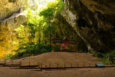 Prachuap Khiri Khan, Tayland - 2 Ağustos 2020: Tayland Prachuap Khiri Han 'daki Phraya Nakhon Mağarası 