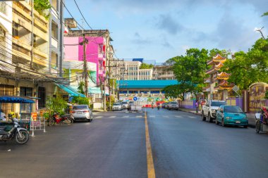 Hatyai, Tayland - Mar 6. 2021: Mar 6. 2021 'de Tayland' ın Hat Yai kentindeki sokak hayatı ve binaların manzarası.