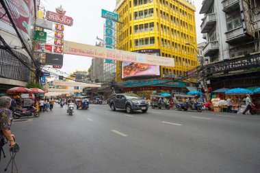 Bangkok, Tayland - 6 Kasım 2020: Bangkok Çin Mahallesi Yaowarat Yolu üzerindeki şehir yaşam tarzı, 6 Kasım 2020.