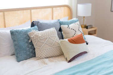 Etnik dekorlu rahat bir yatak odası