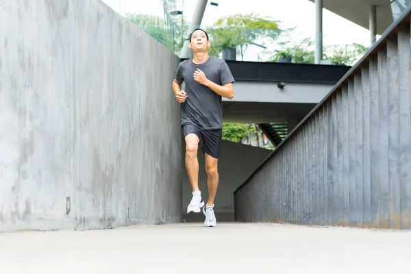 Active Guy Sportswear Running Wall Modern Building — Stock Photo, Image