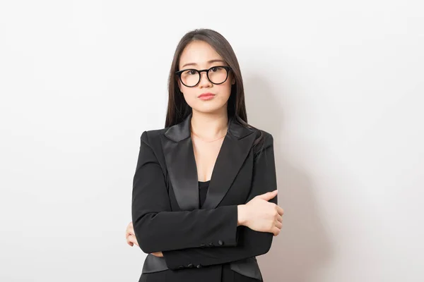 Smart Und Schöne Asiatische Frau Mit Brille Lächelnd Stehen Auf — Stockfoto