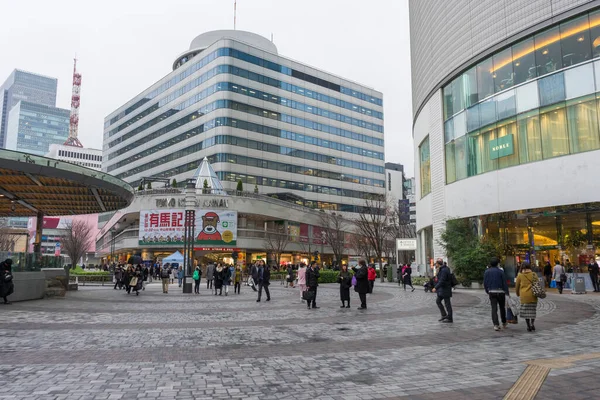 東京都 2019年12月17日 未確認人が歩く有楽町駅の街並2019年12月17日 — ストック写真