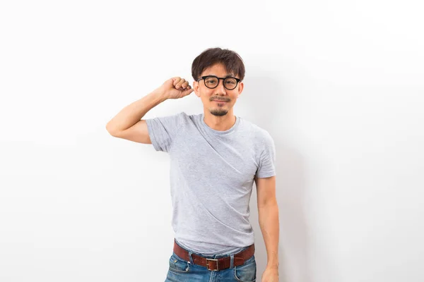 Retrato Guapo Asiático Hombre Gafas Sonriendo Cámara Aislada Sobre Fondo — Foto de Stock